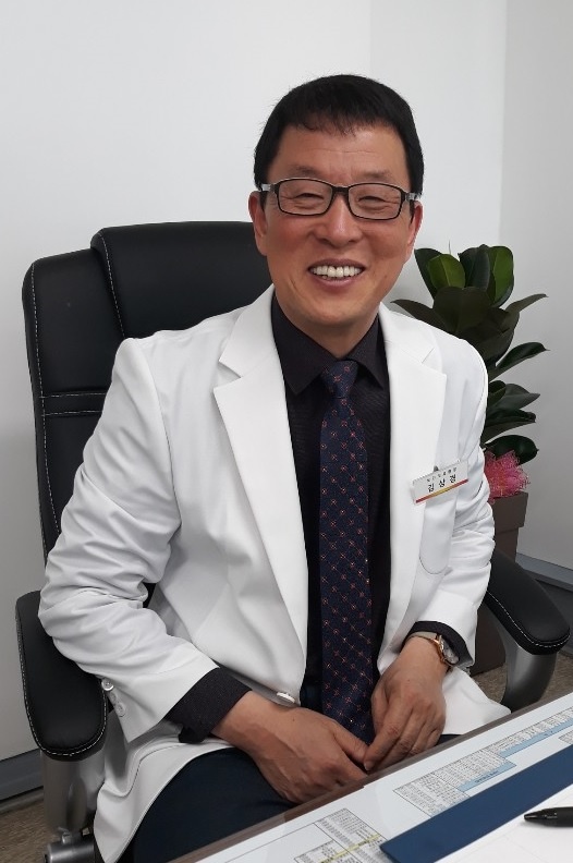 청양군보건의료원 김상경 원장은 의사로서의 마지막 사명감을 순박한 청양사람들을 위해 사용하고 싶다고 했다.  