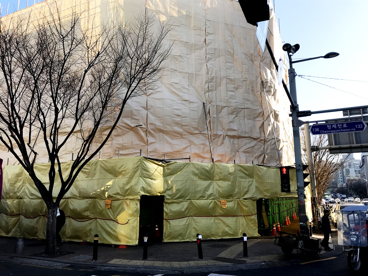 을지로에 불어닥친 재개발 바람. 사진은 평안상사가 있던 건물의 1월 31일 모습이다. 
