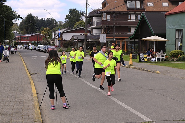 때마침 일요일이어서인지 마을주최 5킬로미터 단축마라톤 대회가 열리고 있었다. 