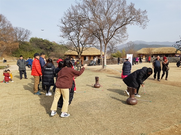  특히 해미읍성에는 가족단위 관광객들이 찾아, 민속놀이 체험을 하면서 즐건 오후 시간을 만끽했다. 