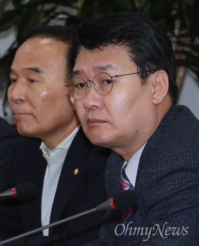 자유한국당 정용기 정책위의장이 7일 오전 국회에서 열린 비대위 회의에 참석하고 있다.