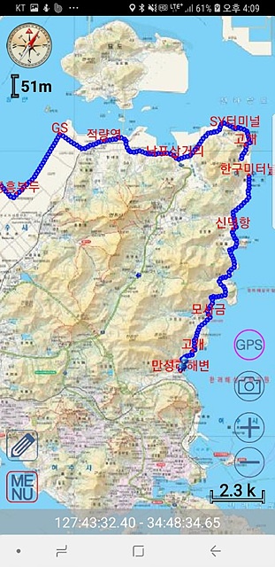 서울시청OB산악회원들이 걸었던 길이 표시된 지도로 바다 한 가운데 묘도가 보인다  