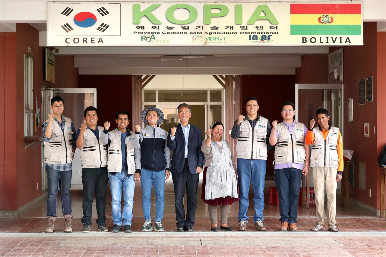 농촌진흥청 코피아 볼리비아센터 : 권순종 소장(가운데) 등