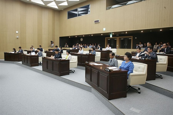 춘천시의회 본회의 모습