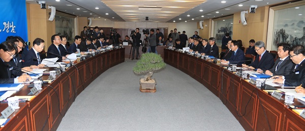 김부겸 행정안전부 장관이 2월 14일 오후 경남도청을 방문해 간부들과 간담회를 가졌다.