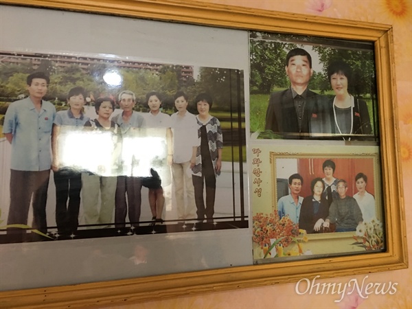 김련희씨 부모님댁에 걸린 가족사진.
