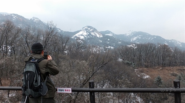 둘레길에서 보이는 겨울 북한산의 위용. 