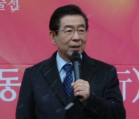 박원순 시장이 15일 오후 5시 서울예술재단에서 열린 '동행'전 오프닝행사에서 축사를 하고 있다.