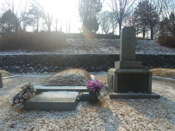국립서울현충원 내 친일파 백낙준의 묘. 제1유공자 묘역에 위치해 있다.