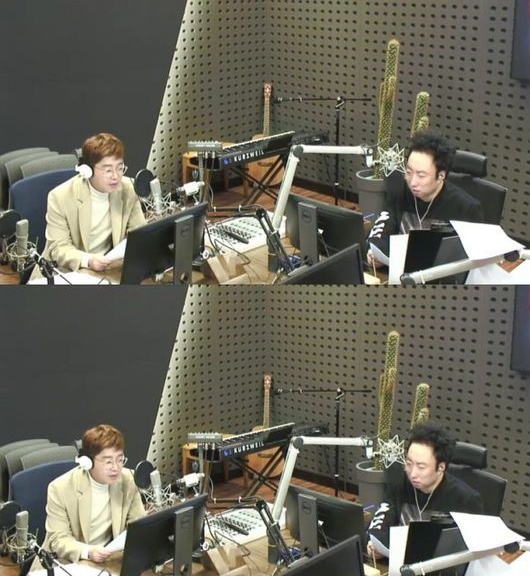  매일 오전 11시에 진행되는 KBS 2FM <박명수의 라디오쇼>. 보이는 라디오로 진행된 19일 방송에서는 방송인 김태진이 출연해 DJ 박명수의 선행에 대해 "도네이션 박"이라는 애칭을 지어주기도 했다.