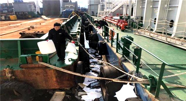 지난 2월 12일 부산 감천항 4부두 해상에 기름 유출사고가 발생했다.