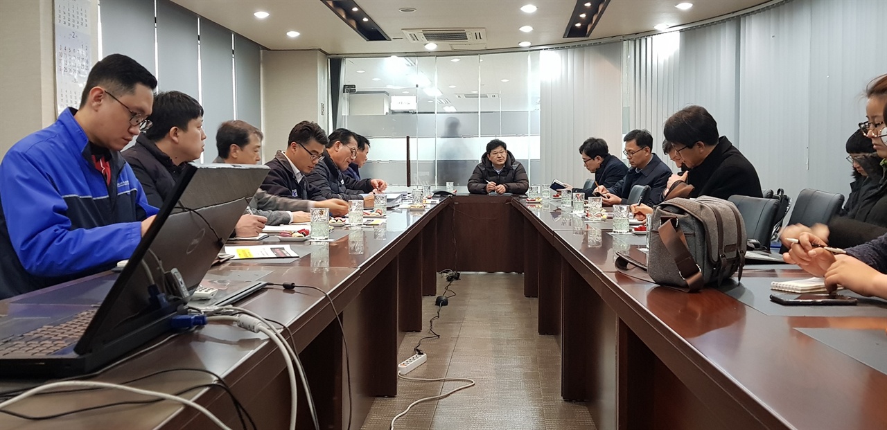 어기구 의원실의 요청으로 산업부 관계자들이 당진 부곡공단의 피해업체를 방문했다. 하지만 주요 당사자인 한전은 언론취재를 이유로 참석을 끝내 거부했다.