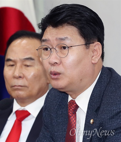 자유한국당 정용기 정책위의장이 25일 오전 국회에서 열린 비상대책위원회의에서 공개발언을 하고 있다.  