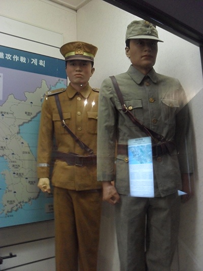 서울 용산구의 전쟁기념관에서 찍은 광복군 군복.