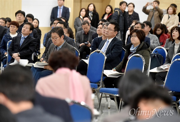 인천시는 '인천 복지기준선'을 마련하기 위해 150여 명의 시민과 관련단체 종사자, 전문가 등이 참여한 복지 분야 업무토론회를 2월 25일 인천시청 대회의실에서 열었다.