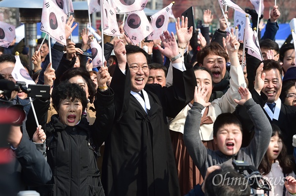  올해 3·1운동 100주년을 맞아 인천시는 지난 100년의 역사를 기억·기념하고, 미래 100년의 희망을 기원하는 다양한 방식의 '3·1절 기념행사'를 개최했다. 