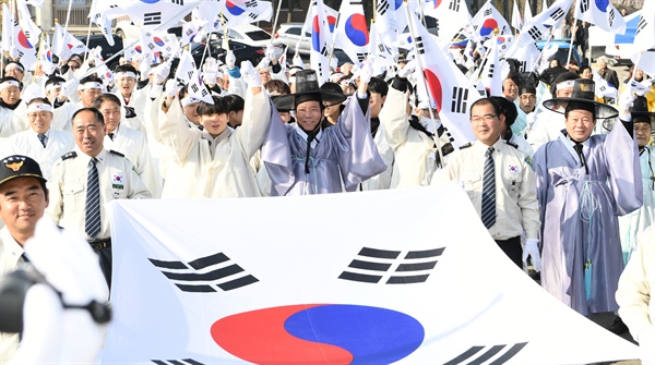  3월 1일 거창군 가조면 기미독립만세 기념탑에서 ‘삼일절 100주년 기념행사’가 열렸다.