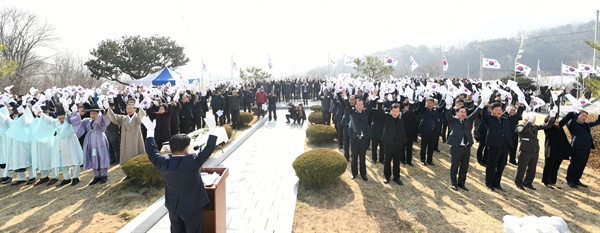  3월 1일 거창군 가조면 기미독립만세 기념탑에서 ‘삼일절 100주년 기념행사’가 열렸다.