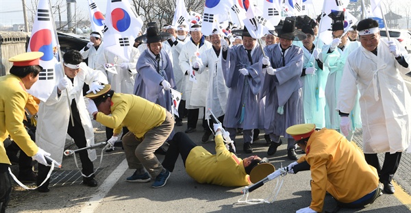  3월 1일 거창군 가조면 기미독립만세 기념탑에서 ‘삼일절 100주년 기념행사’가 열렸다.