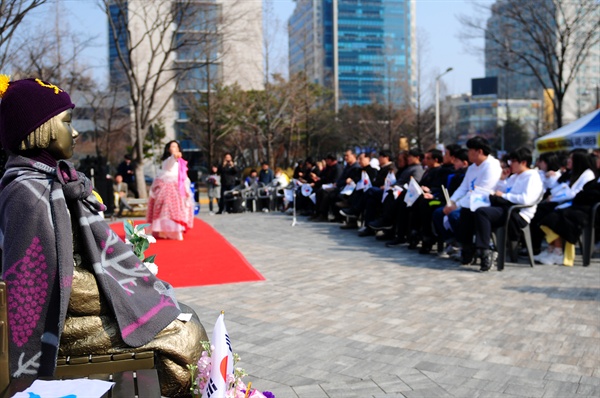 3.1운동 100주년 기념 ‘대전3.1평화행동’은 대전 평화의 소녀상이 세워진 보라매 공원(대전 서구 둔산동)에서 진행되었다.