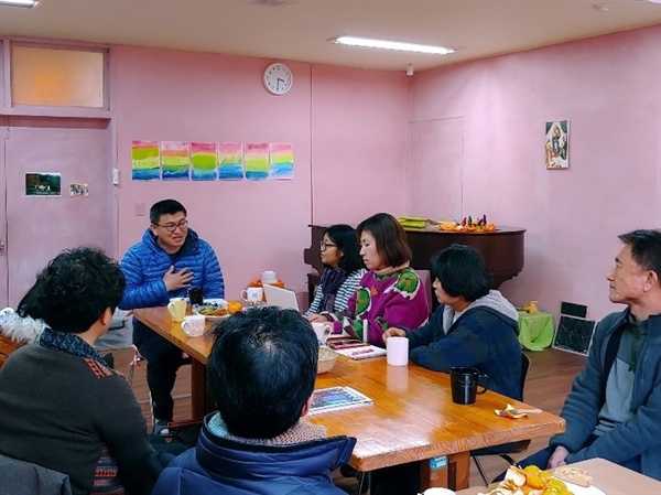  하나의 전체로서 협력하고 상생하는 꿀벌의 세계에서 우리는 무엇을 배울 수 있을까