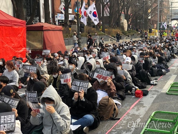 2일 서울 종로구 혜화역 인근에서 남성약물카르텔을 규탄하는 시위가 열렸다.