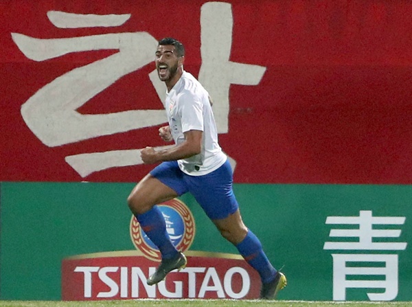 펠레 선제골 5일 경남 창원시 성산구 창원축구센터에서 열린 아시아축구연맹(AFC) 챔피언스리그(ACL) 조별리그 1차전 경남 FC와 산둥 루넝 타이산의 경기. 산둥의 그라치아노 펠레가 선제골을 넣은 후 기뻐하고 있다. 