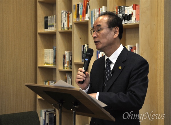 장세용 구미시장이 6일 기자회견을 열고 3년이 넘도록 해결되지 못하고 있는 아사히글라스 해고노동자들의 복직을 위해 일본 본사를 방문하겠다고 밝혔다.