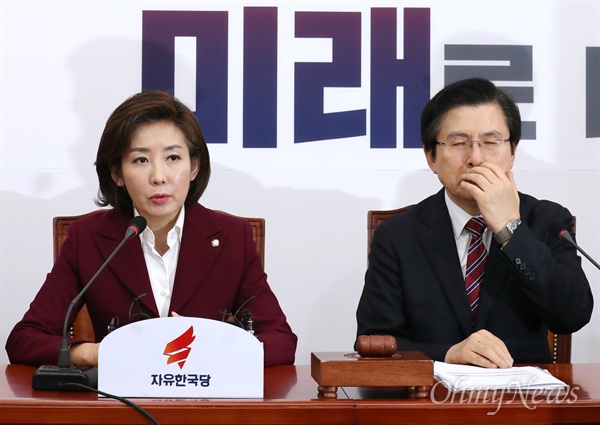 지난 7일 나경원 자유한국당 원내대표(사진 왼쪽)가 발언하고 있는 모습. 오른쪽은 황교안 한국당 대표.
