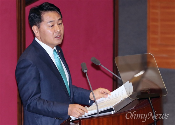 바른미래당 김관영 원내대표가 13일 오전 국회 본회의장에서 교섭단체 대표연설을 하고 있다. 
