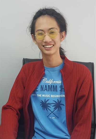  베트남 국제예술학교에서 재즈 기타를 전공하고 있는 친티산 학생.