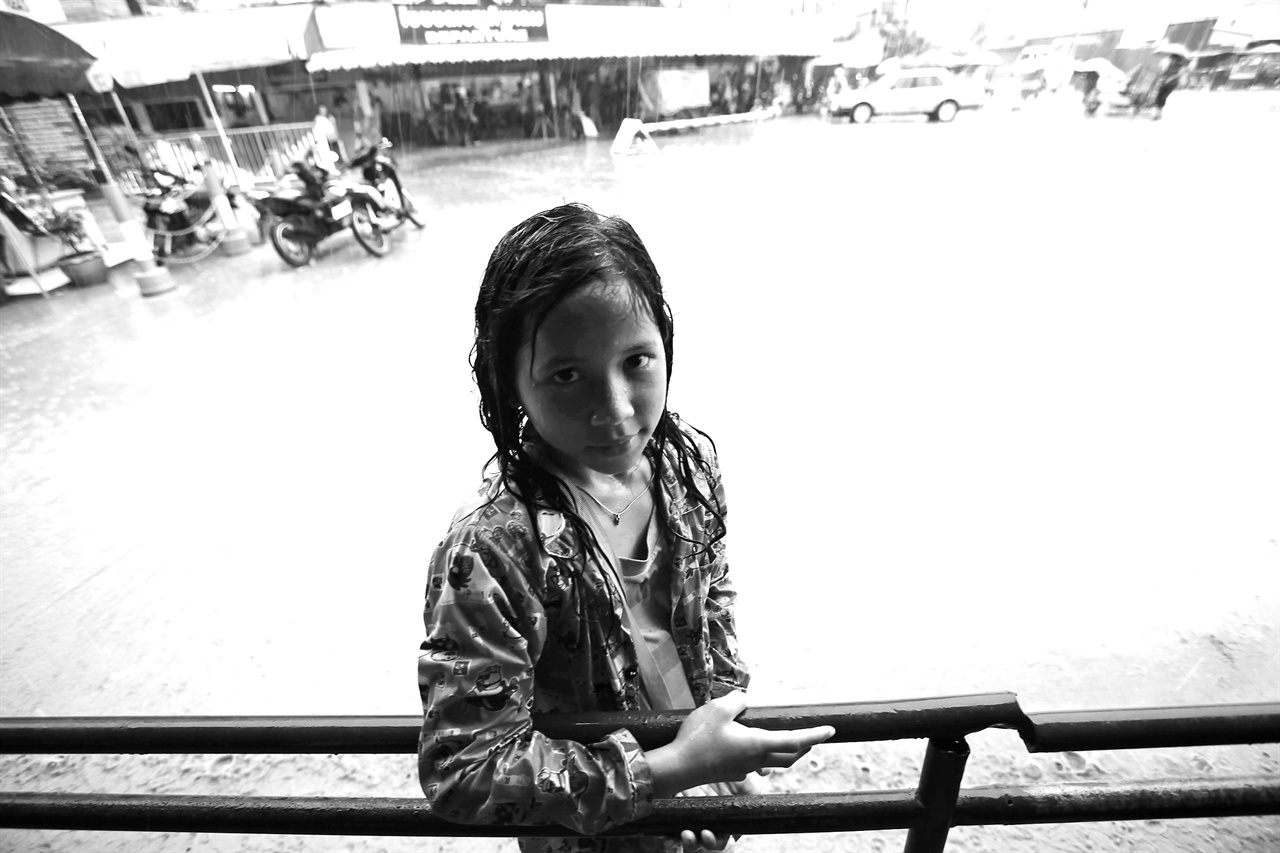  캄보디아 국경 마을 포이펫에서 만난 소녀. 사람의 마음을 흔드는 미소를 가졌다.