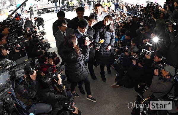 성접대 의혹과 관련, 가수 승리가 14일 오후 서울경찰청 광역수사대에 출석하고 있다.