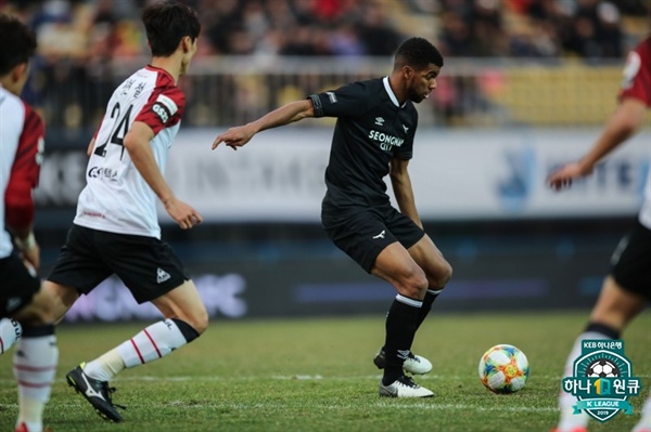  2019년 3월 10일 성남 종합운동장에서 열린 K리그1 성남 FC와 FC 서울의 경기. 성남 FC 선수 마티아스의 모습.