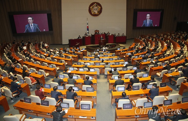 장병완 민주평화당 원내대표가 19일 오후 서울 여의도 국회에서 비교섭단체 대표연설을 하고 있다.