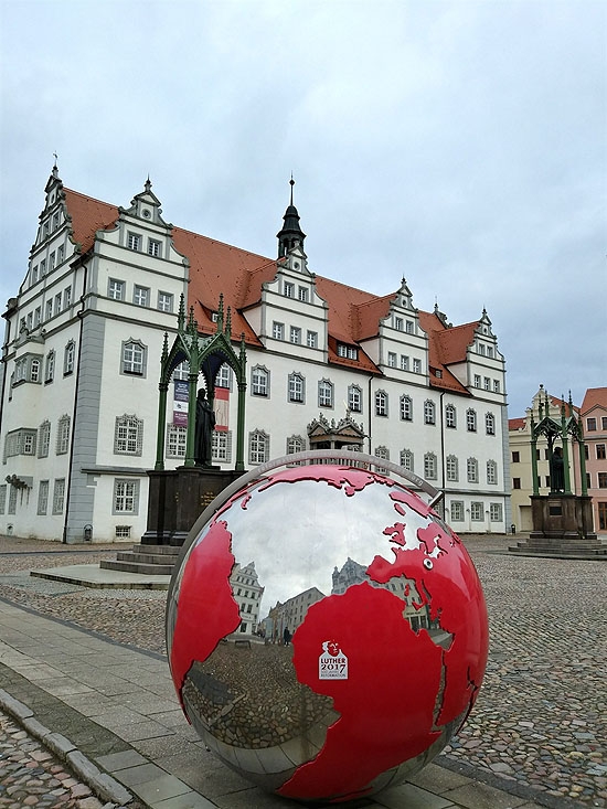 1517년 루터가 95개조 반박문을 발표한 도시 비텐베르크는, 우리로 치면 읍면 단위의 소도시이지만 종교개혁을 상징하는 중심지이다.