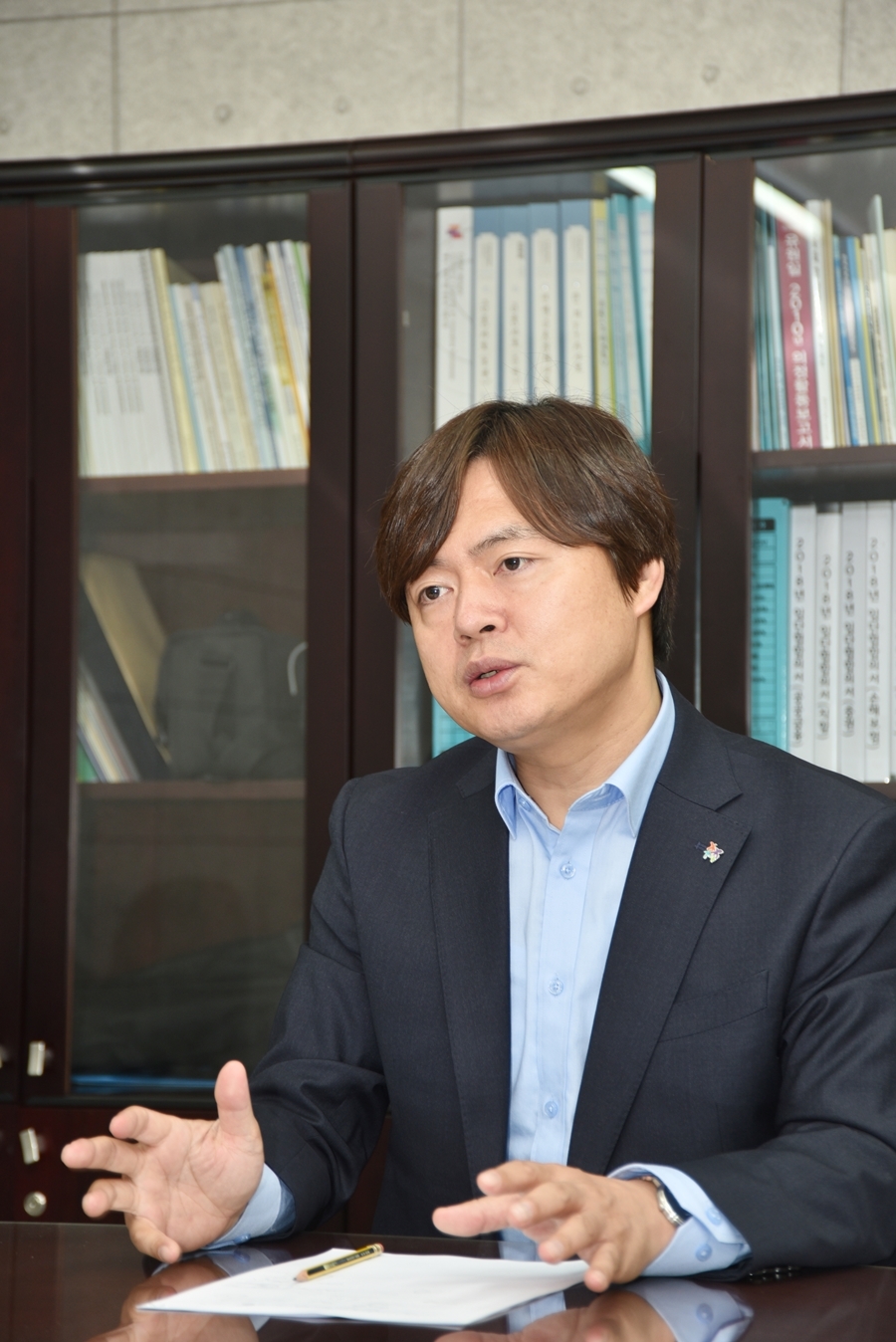 지난 19일 서울 마포구 전국사무금융서비스노동조합 사무실에서 김현정 노조위원장이 카드수수료 갈등의 원인을 설명하고 있다.