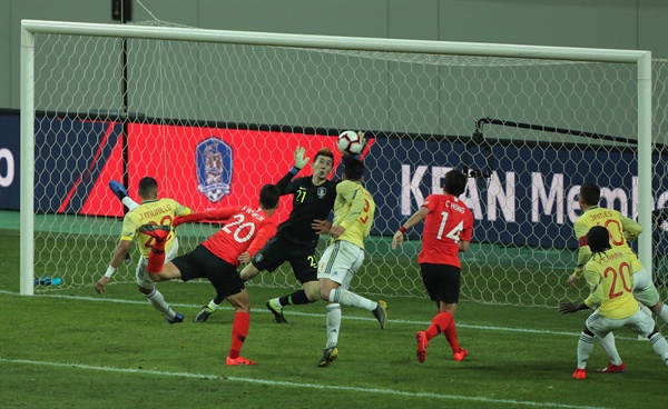 조현우, 눈부신 선방쇼 26일 서울월드컵경기장에서 열린 대한민국 남자 축구대표팀과 콜롬비아와의 평가전.

조현우가 제이손 무리요의 슛을 막아내고 있다. 