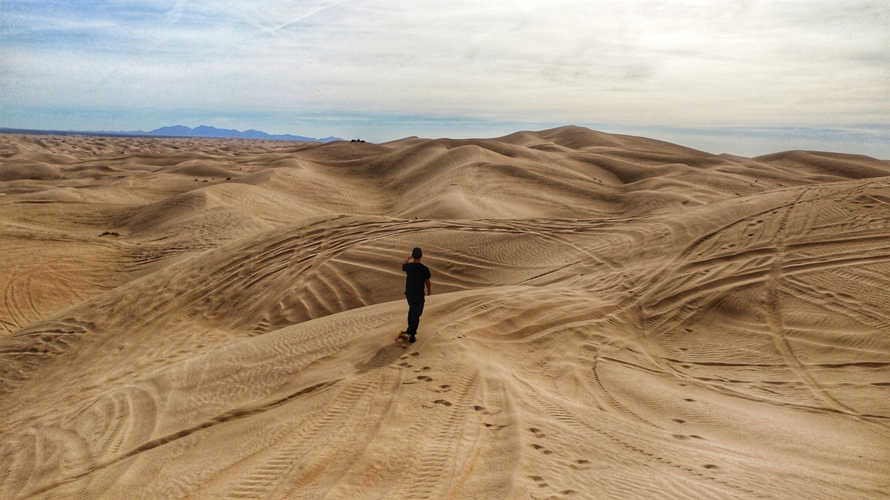  남부 국경지대에 있는 임페리얼 샌드 듄스(Sand Dunes)는 캘리포니아에서 가장 큰 모래 언덕이다.