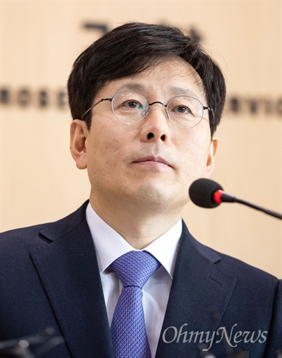 법무부 검찰과거사 위원회 수사권고 관련 수사단장 여환섭 청주지검장이 1일 오후 서울 송파구 서울동부지검에서 기자 상견례를 하고 있다.