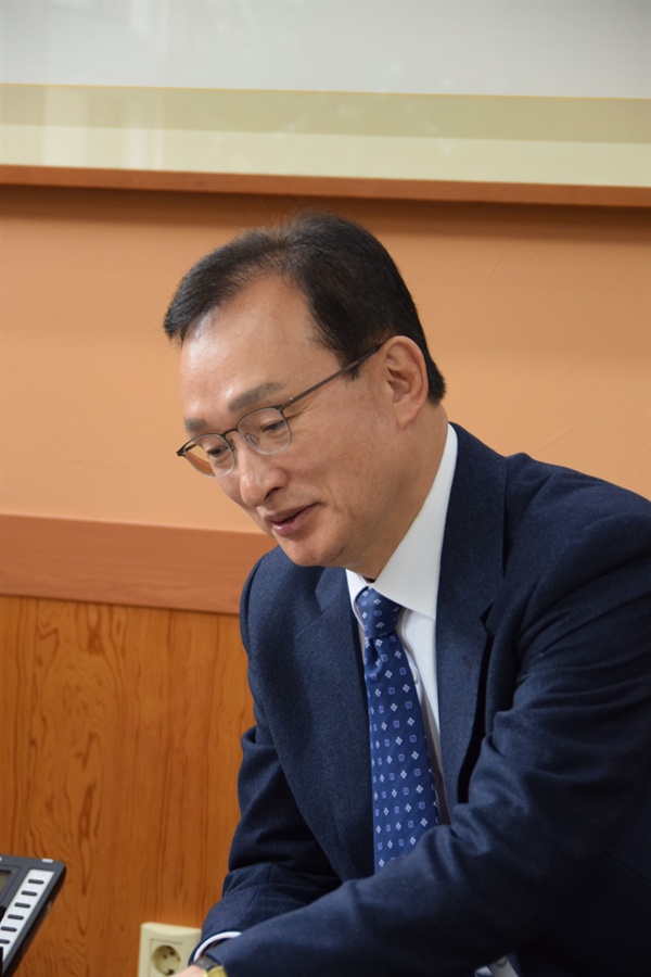 박 총장은 “전남은 전국 16개 광역 시도 중 유일하게 의과대학이 없다”며, “의료취약지역 공공보건의료 인력 확충과 의료취약지역 주민의 의료 접근성 확대를 위해서 반드시 필요하다”고 역설했다.