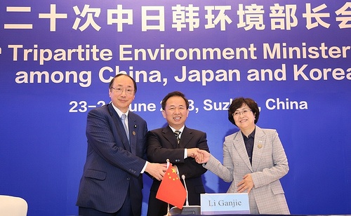 2018년 6월 24일, 한중일 3국은 중국 쑤저우에서 열린 제20차 한·중·일 환경장관회의에서 동북아청정대기파트너십을 발족하기로 합의하였다？