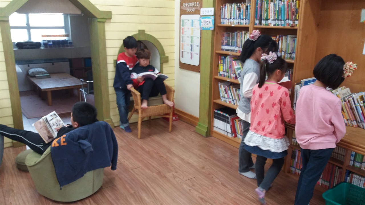 지난 5일, 장흥공공도서관에서 주최하는 '2019년 찾아가는 독서토론 수업 및 일일독서토론대회' 진행을 위해 장흥남초등학교를 찾았다.