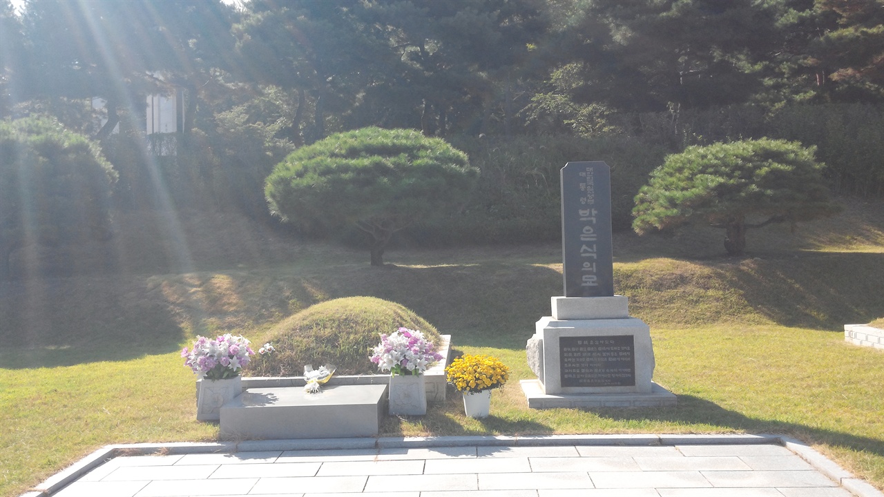 <독립운동지혈사>, <한국통사> 등으로 유명한 박은식은 대한민국 임시정부의 2대 임시 대통령에 취임하여 대통령중심제를 국무령제로 개혁하고 스스로 퇴임하였다. 