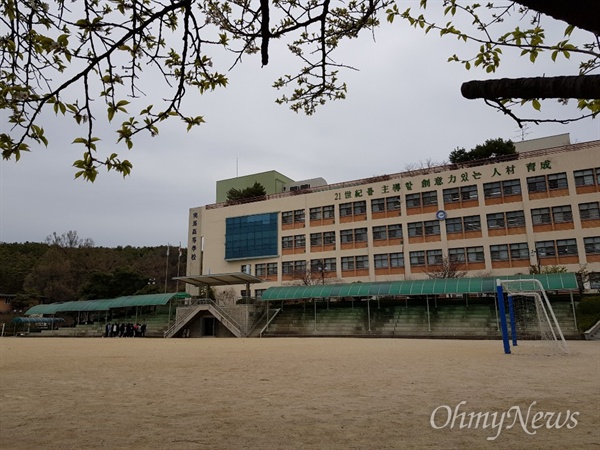 경기도 성남시 분당구 일대 한 고등학교. 최근 논란이 된 '일본 기업 전범 딱지' 조례안에 대한 학생들 의견은 어떨까?