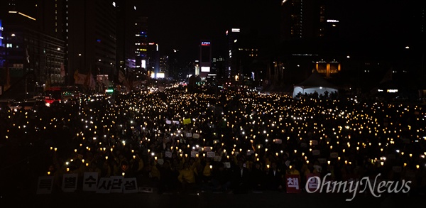  세월호 5주기를 앞둔 13일 오후 서울 광화문 광장에서 세월호참사 5주기 기억문화제가 열리고 있다. 