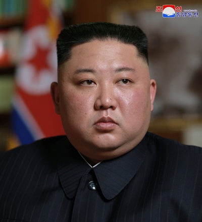 북한의 정기국회 격인 최고인민회의 제14기 제1차회의에서 김정은 국무위원장이 국무위원장직에 다시 추대됐다고 조선중앙통신이 12일 보도했다