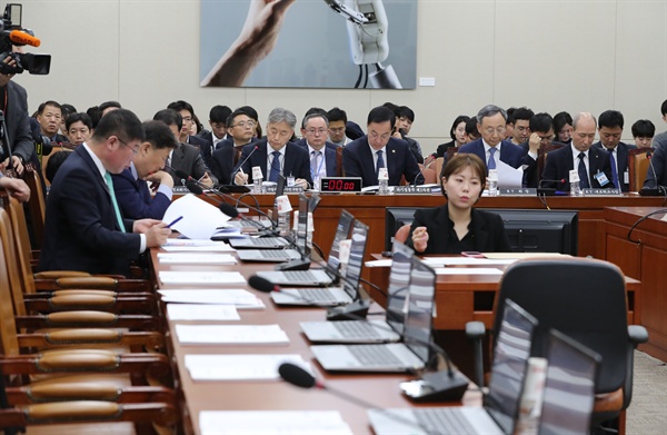 17일 국회에서 열린 제1차 과학기술정보방송통신위원회 전체회의가 자유한국당 의원들의 불참으로 지연되고 있다. 이후 한국당 의원들이 청문회에 참가해 청문회가 시작됐다. 