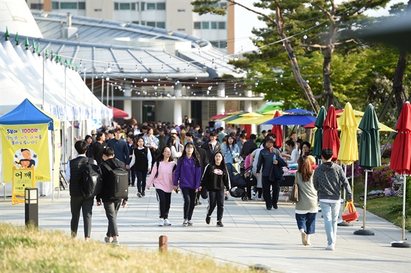  4월 18일부터 김해에서 벌어지고 있는 ‘제43회 가야문화축제’.