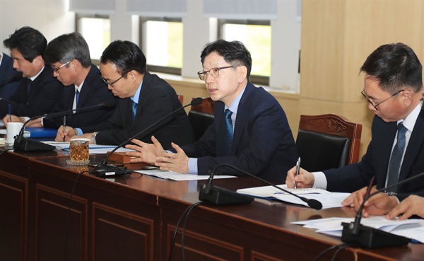김경수 경남도시사는 4월 22일 경남도청에서 ‘4월 혁신전략회의'를 열었다.
